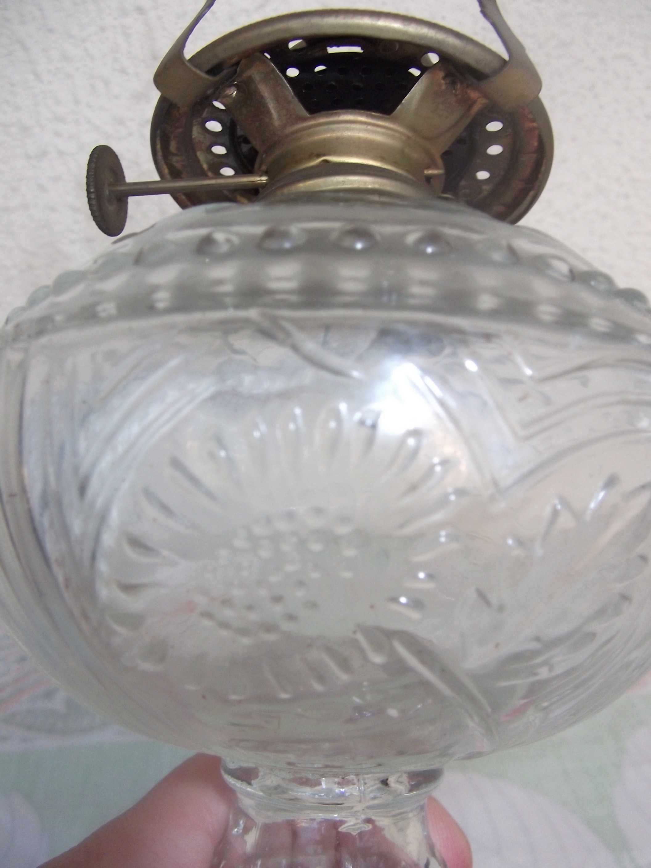 Galheteiro e candeeiro petróleo em vidro / Glass cruet & oil lamp