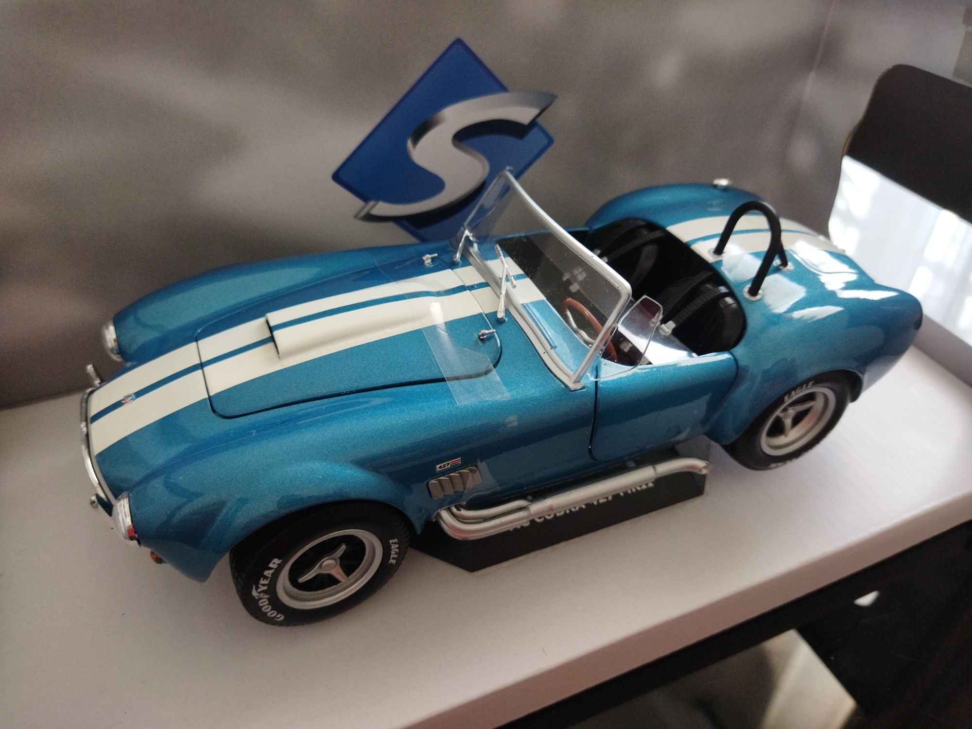 AC Cobra escala 1/18 Solido