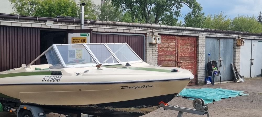 Łódź motorową Glastron