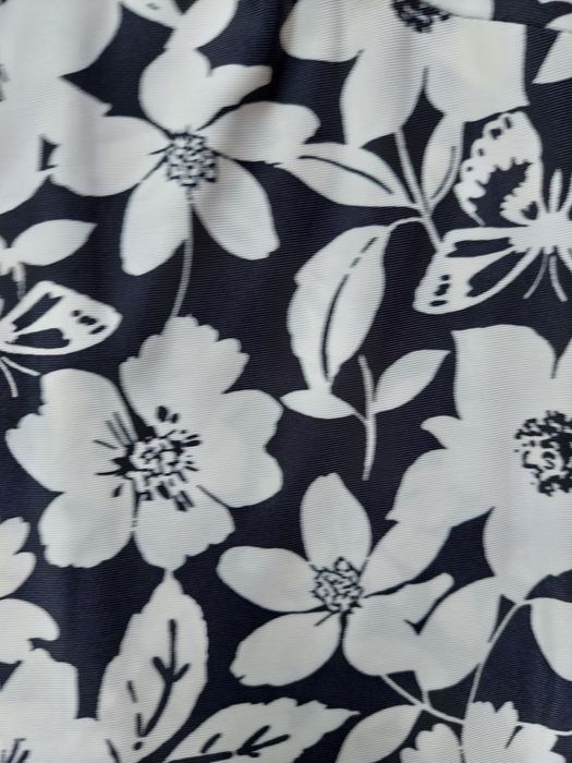 Sukienka mini z ozdobnymi rękawami