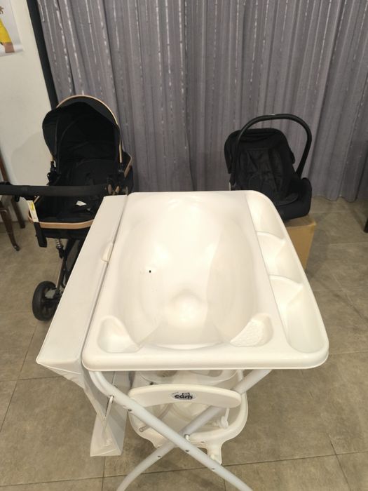 Carrinho de bebê como novo 3 em 1 + banheira e muda fraldas.