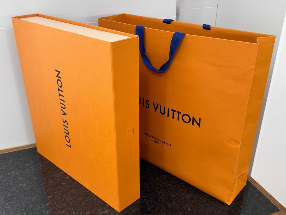 Louis Vuitton - Caixa + Saco