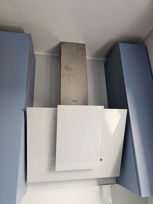 Meble kuchenne laminowane z mechanizmami BLUM