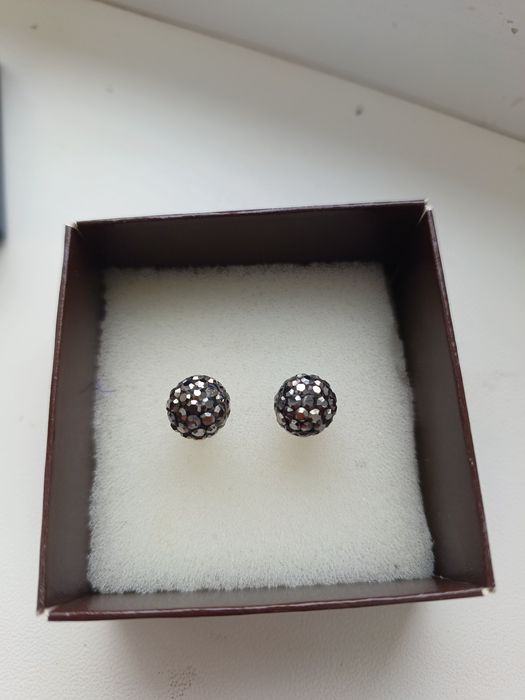 Серебрянный серьги гвоздики 925 проба сережки2,4 грамма