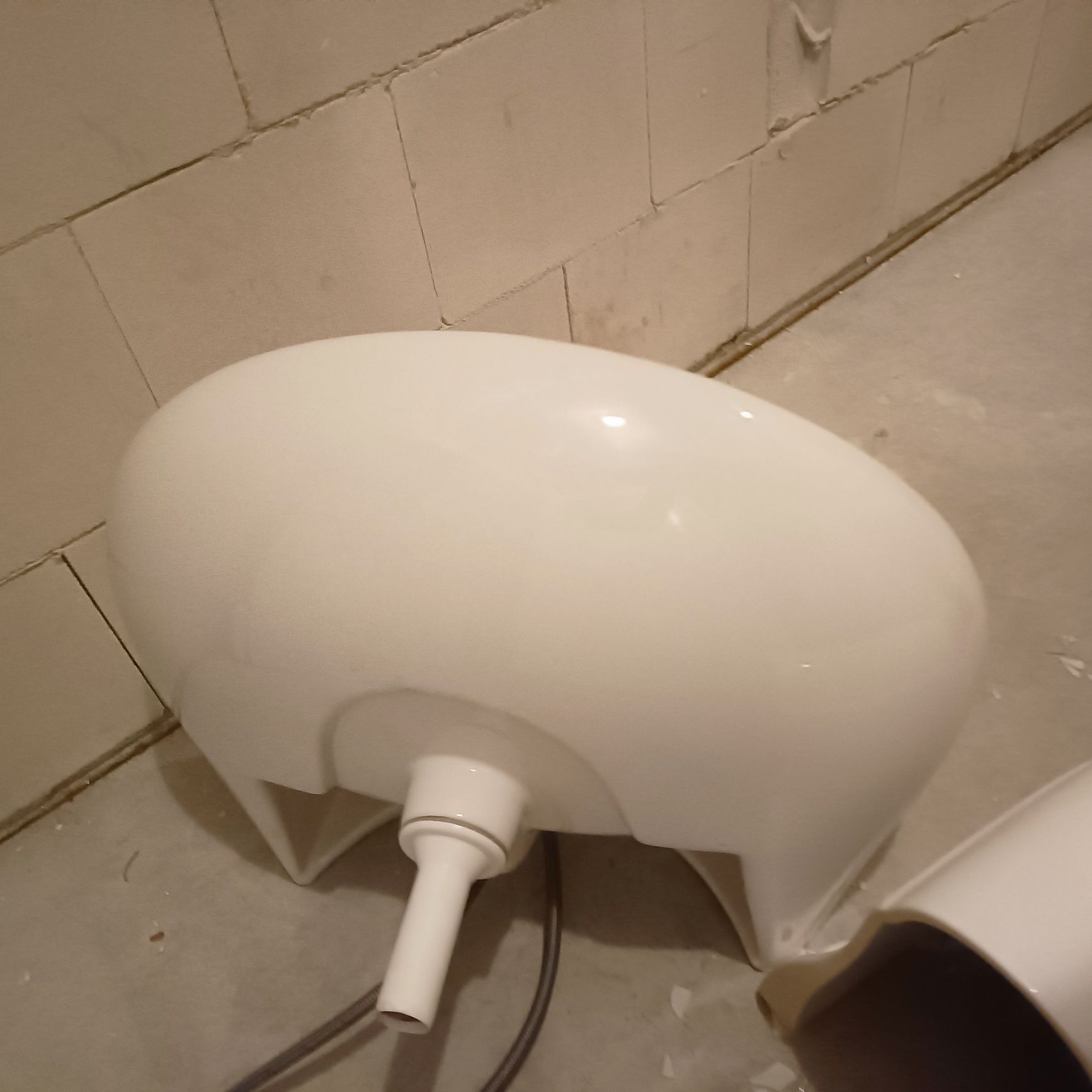 Umywalka łazienkowa z baterią