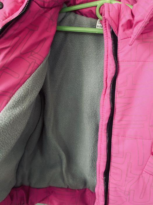 Продам зимову курточку на дівчинку