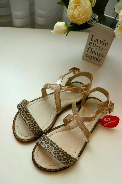 Шкіряні босоніжки garvalin розмір 31