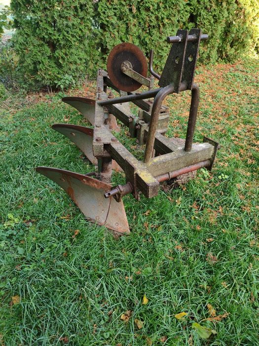 Sprzedam pług 3 skibowy