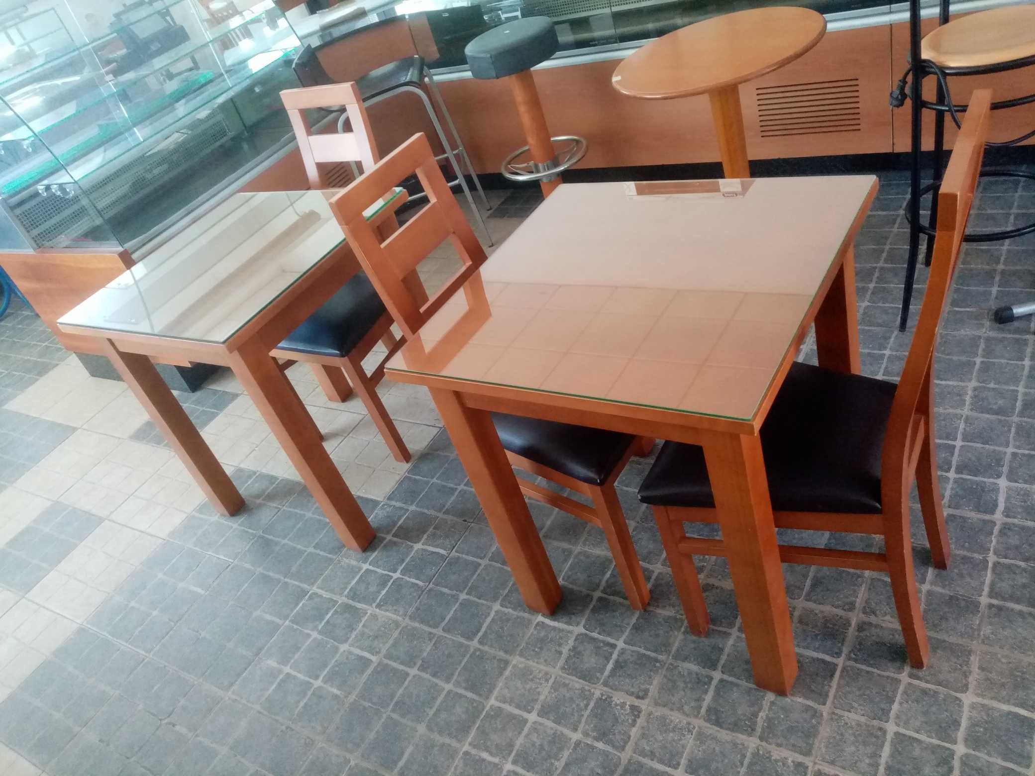 ACM1124 - Conjunto de 2 mesas e 3 cadeiras - Usado