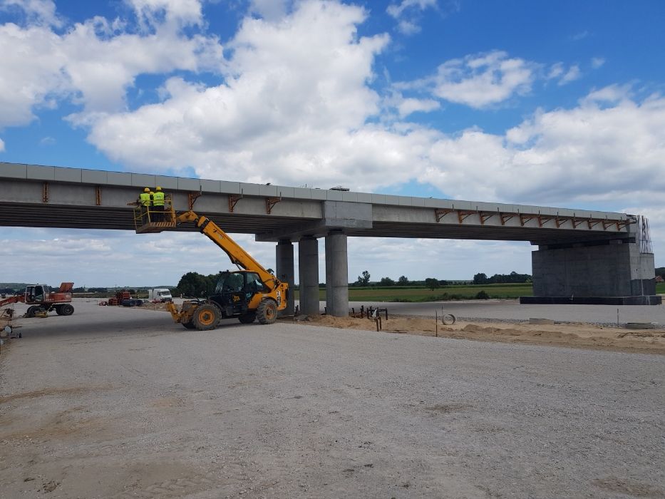 Usługi ładowarką teleskopową JCB MANITU MERLO