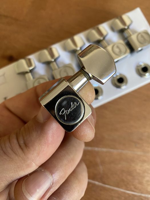 Кілки для гітари Fender