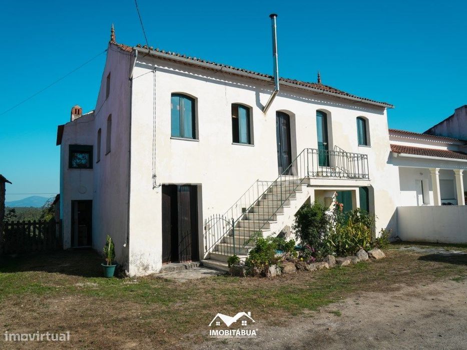 Casa Tradicional Portuguesa com Quintal, Vista e Muitos Detalhes Au...