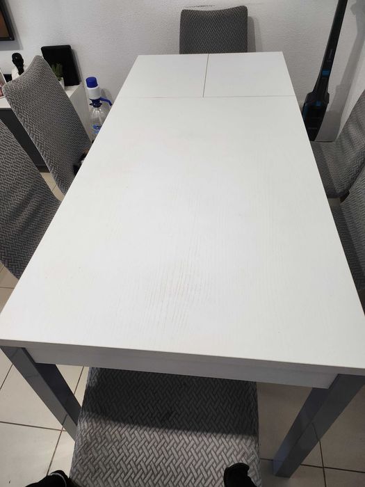 Mesa em madeira em bom estado