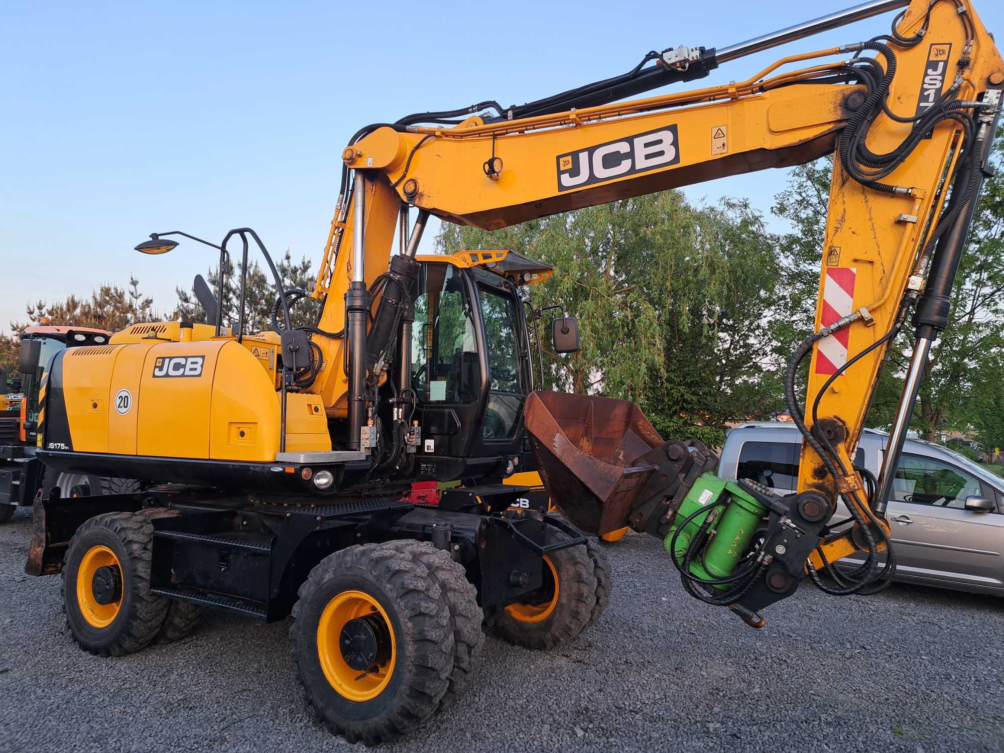 Koparka kołowa JCB JS 175