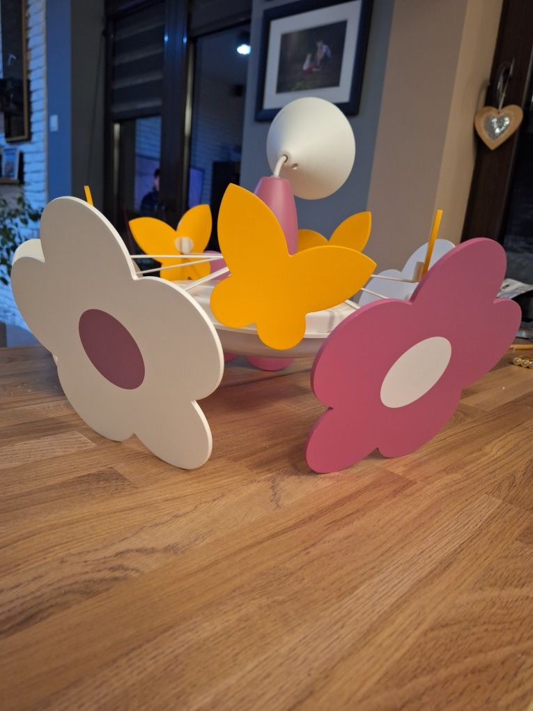 Lampa do pokoju dziewczynki