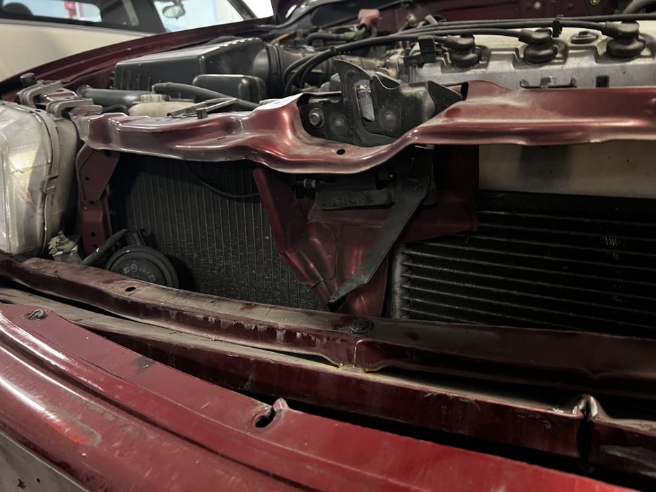 Honda Civic 1.5 Vtec-e acidentado.