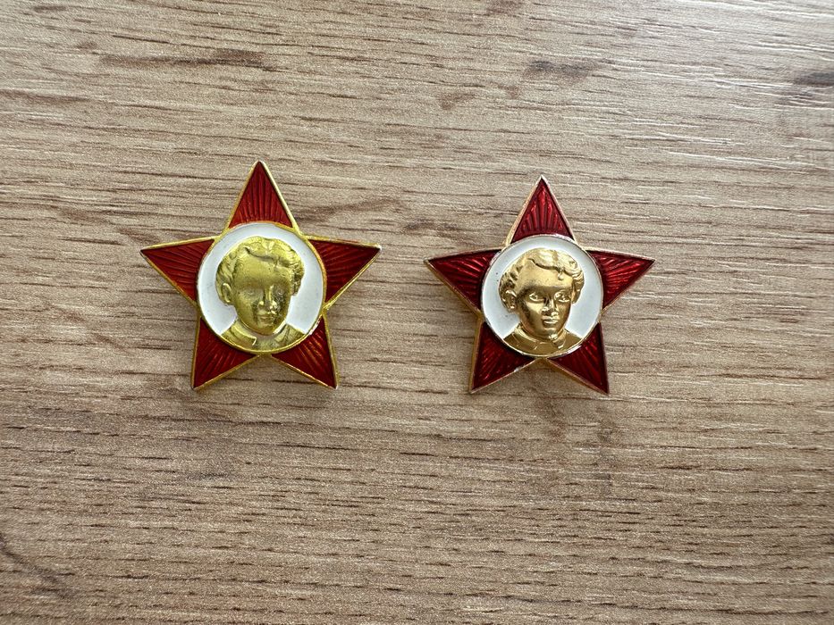 Odznaka z czasów PRL vintage / pin przypinka plakietka