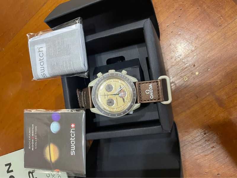 SO33T100 Omega x Swatch Saturn Gwiezdny Design