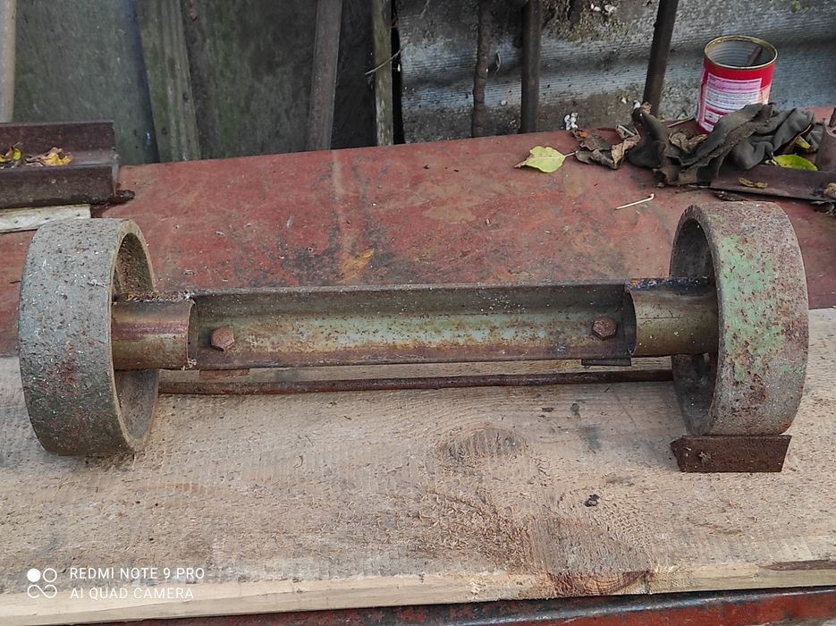 Продам металлические калеса с балкой.