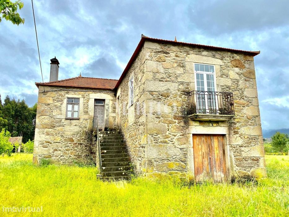Quinta em Valença junto à saída da A3