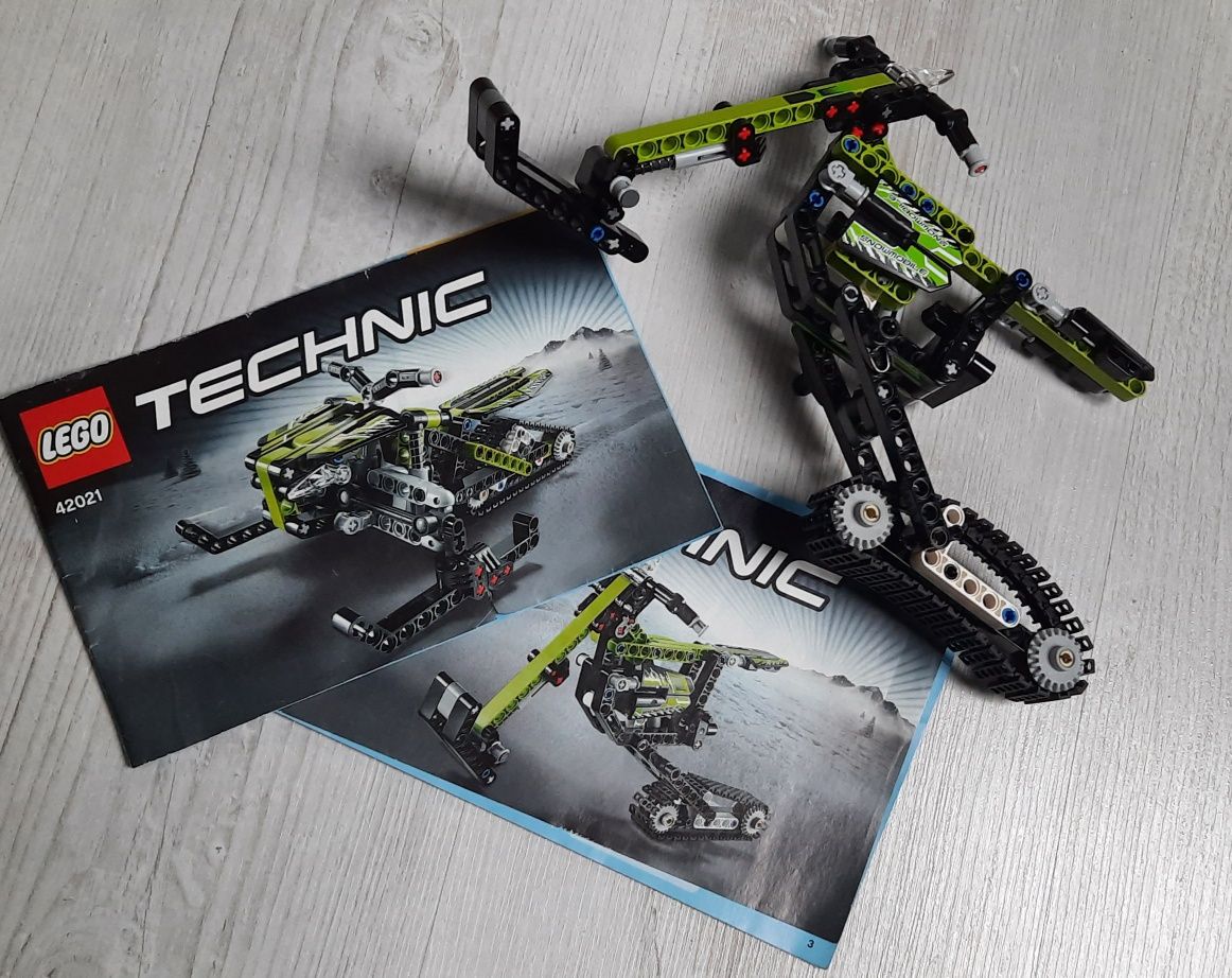 LEGO Technic zestaw 42021 skuter śnieżny