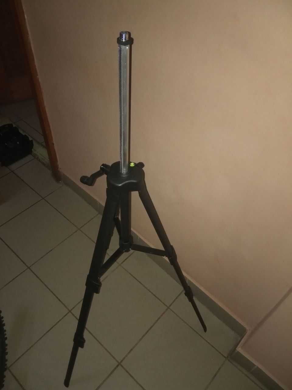 Poziomica laserowa / Laser krzyżowy ze statywem 16 linii 4d 360