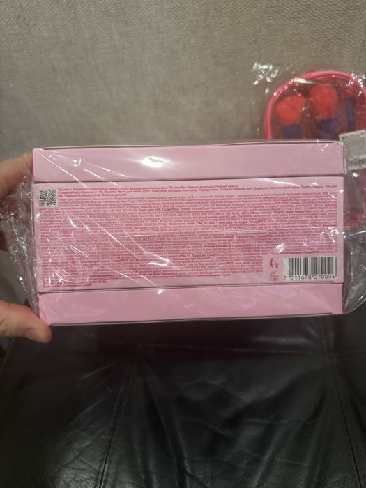 Glambee адвен кадендар з набором для макіяжу