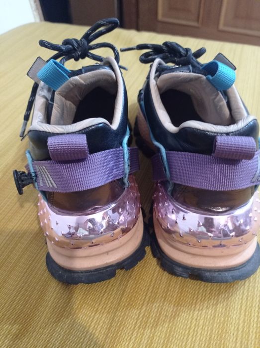 Sapatilhas praticamente novas