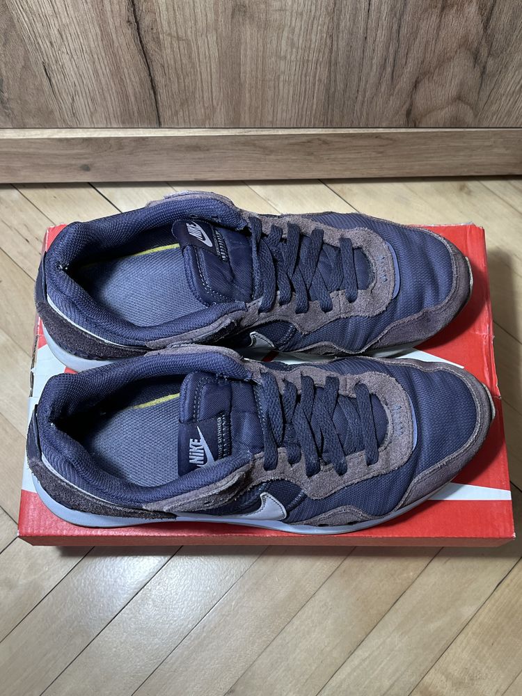 Кросівки Nike WMNS VENTURE RUNNER 40 розмір 25,5 см