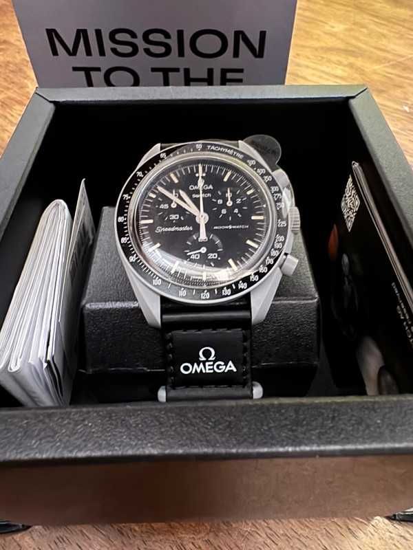 Omega x Swatch SO33M100 Księżyc: Bioceramika Kosmiczna