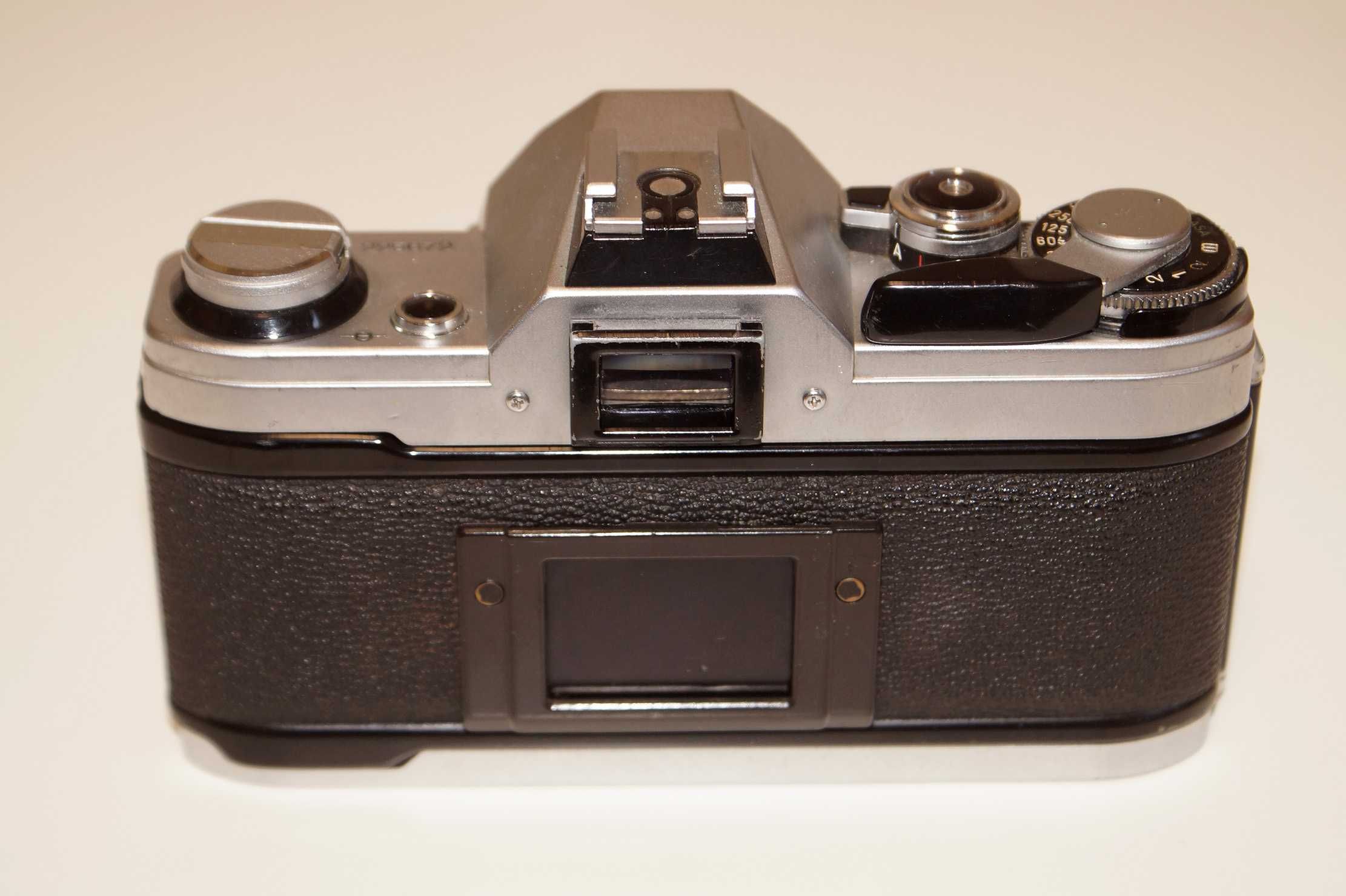 Canon AE-1 + FD 50 f/1.8