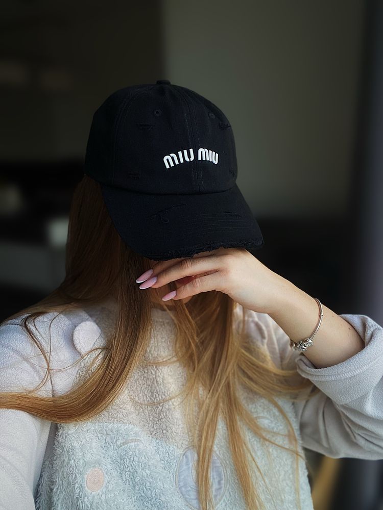 Кепка черная miu miu