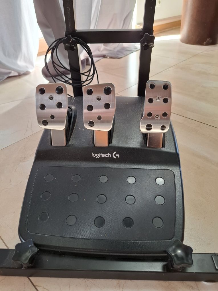 Sprzedam kierownice logitech g29.