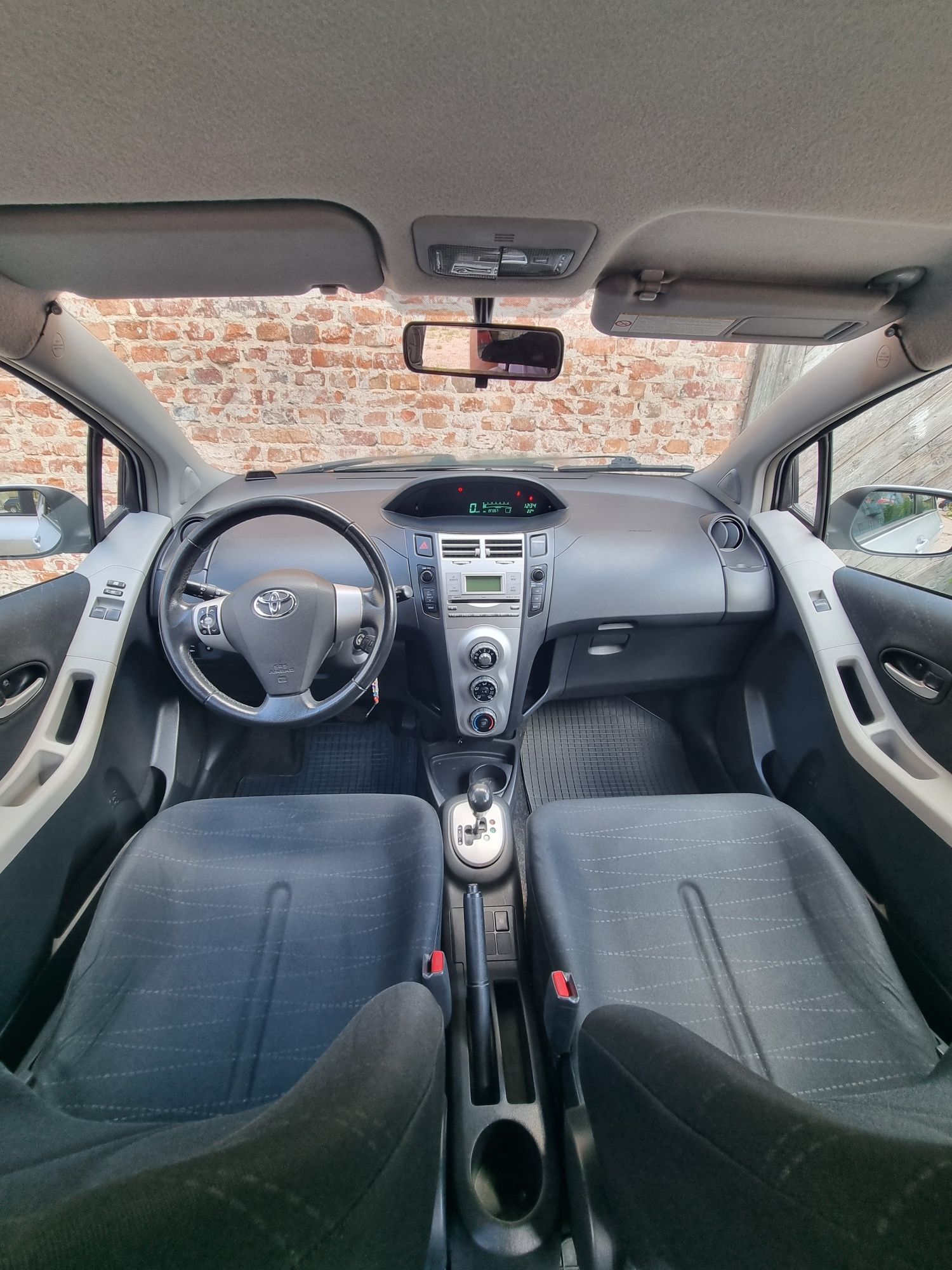 Toyota Yaris 1.3 klima automat