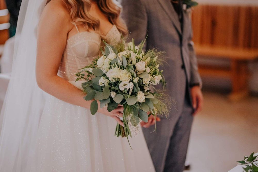 Suknia ślubna szyta na miarę - 38