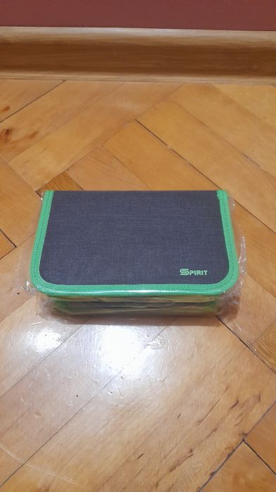 Piórniki z wyposażeniem nowy nie otworzony.