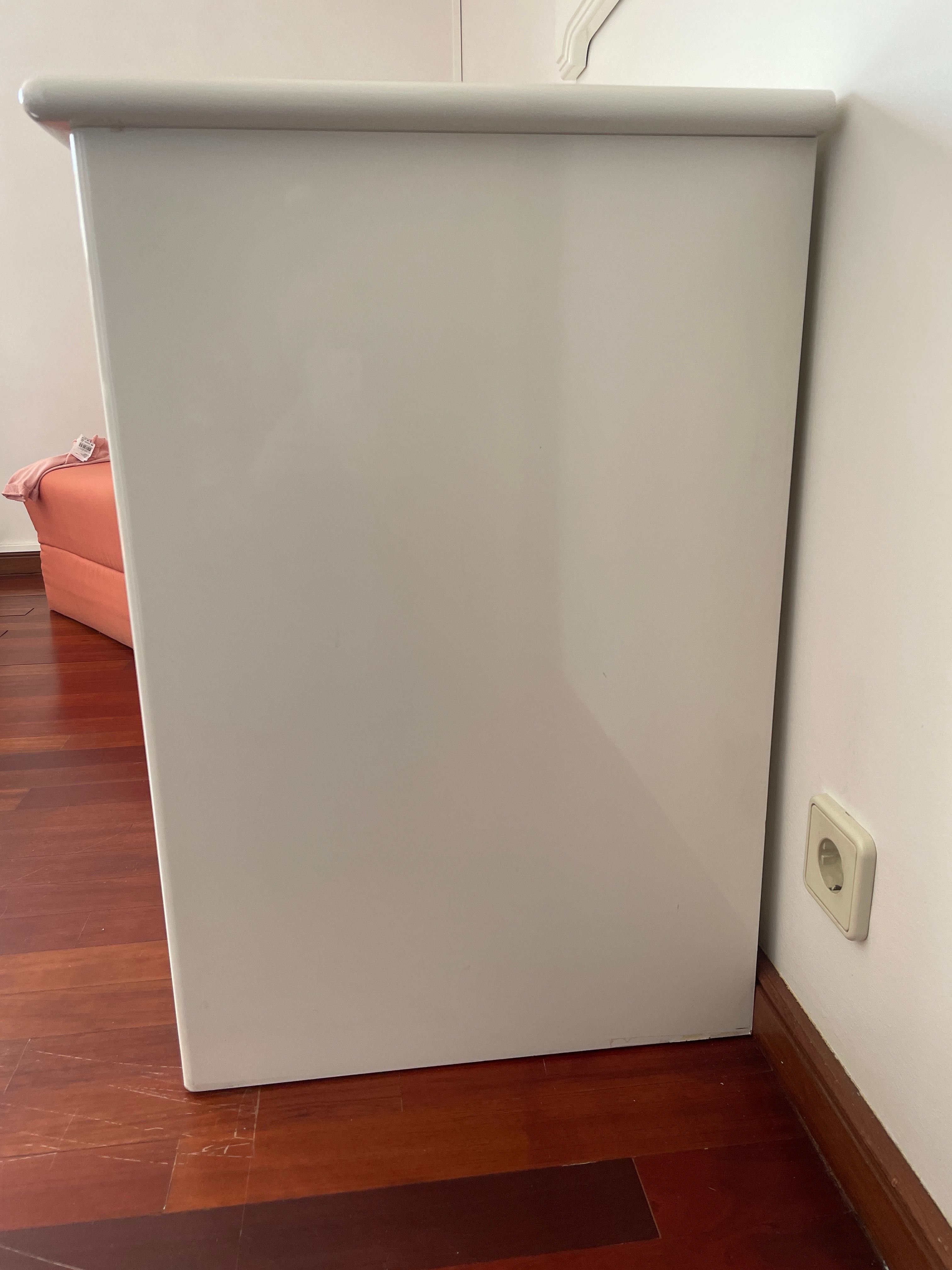 Cómoda branco brilhante  + espelho