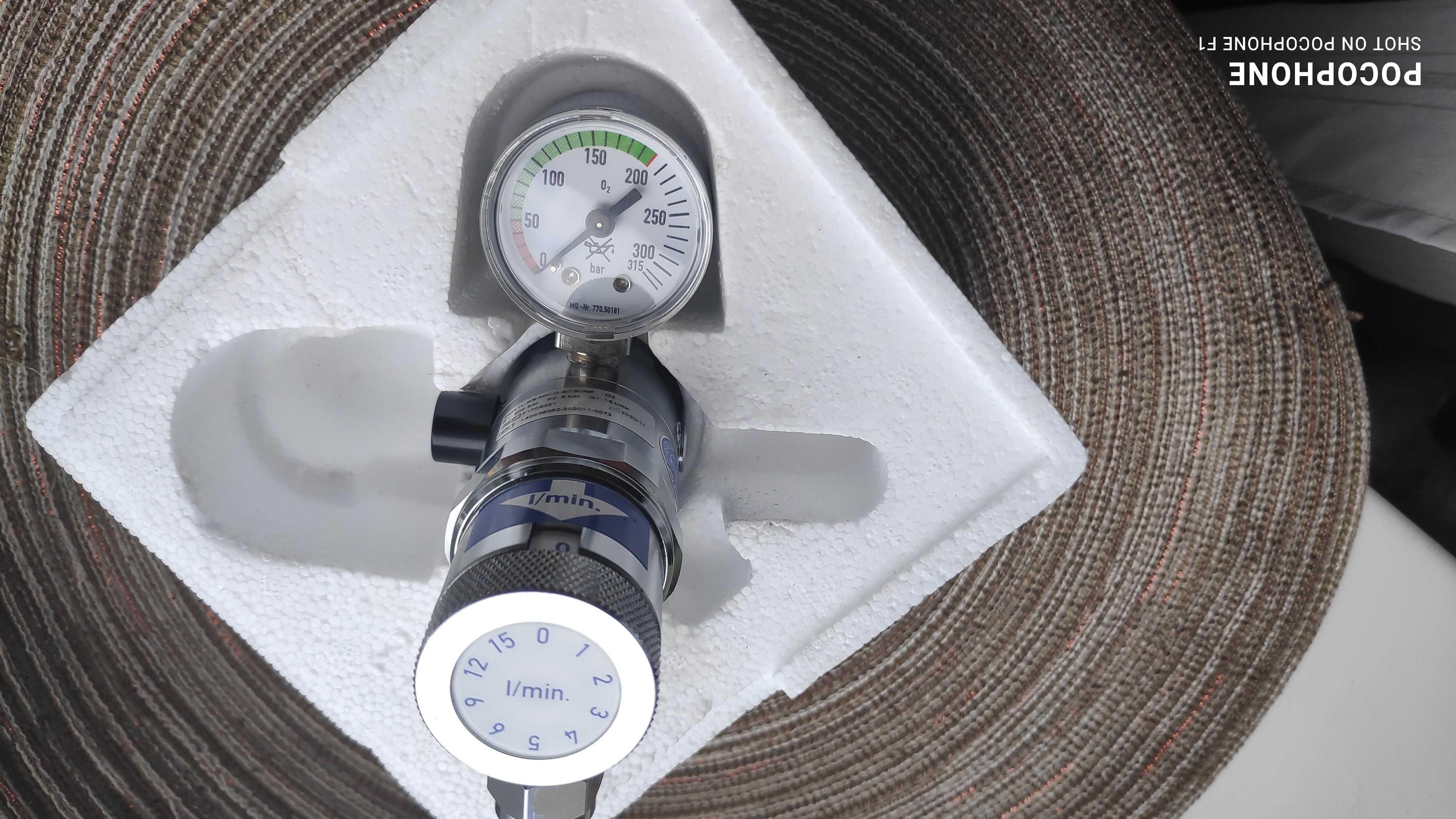 Regulator reduktor do butli z gazem medycznym Spectromed  GERMANY