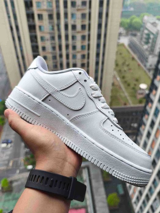 Białe trampki damskie Nike, rozmiar 37,5