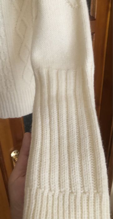 PINKO.Оригинал . Италия . Шерсть. Новый . М.