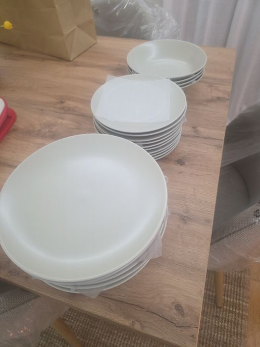 Conjunto pratos IKEA BEJE