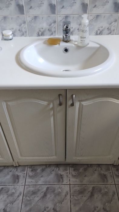 Sprzedam szafkę łazienkową