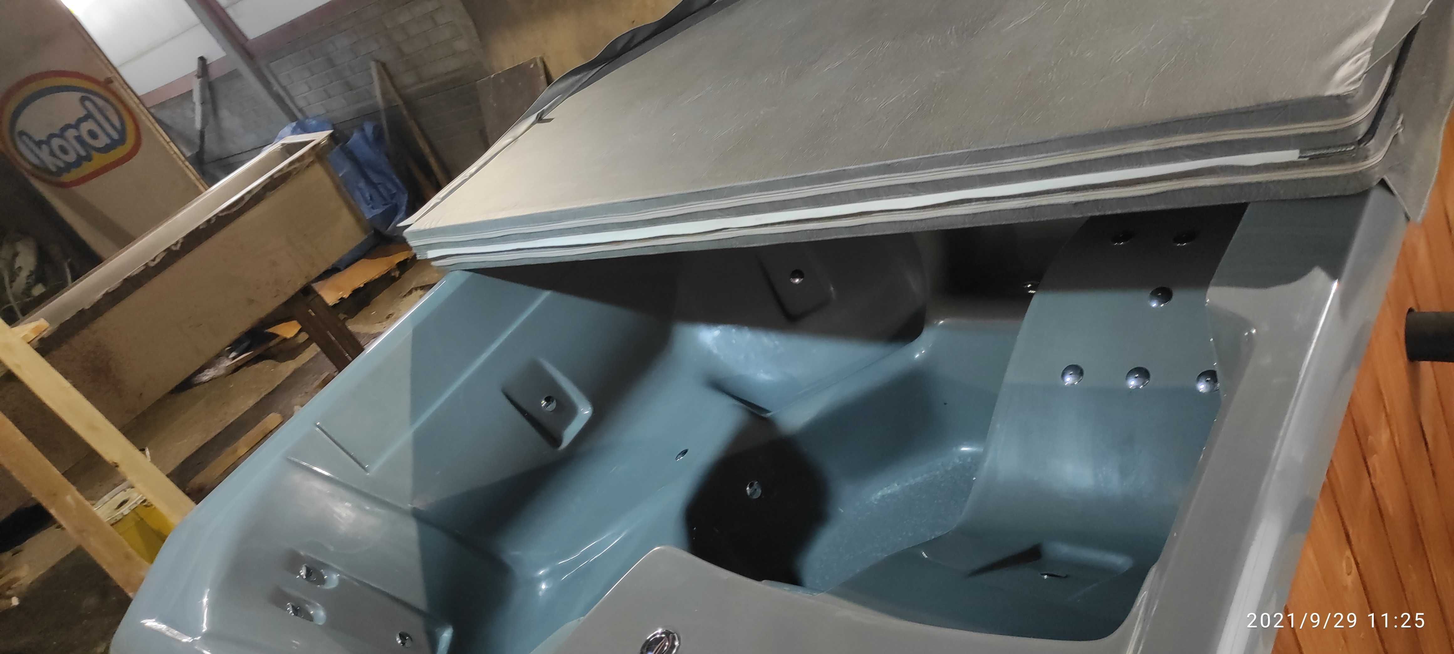 Jacuzzi całoroczne balia basen dysze hydromasaż air grzałka pokrywa