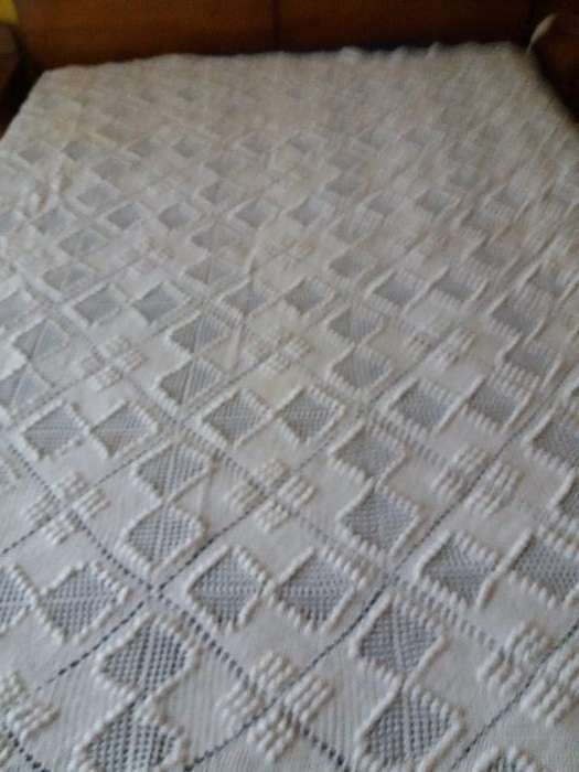 Colcha em crochet manual branca