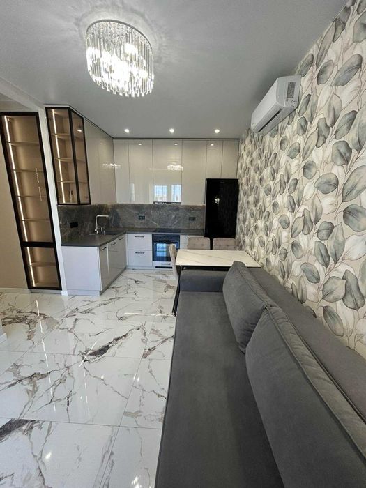 Продам. Квартиру в 61 жемчужине на Краснова. Средний этаж.