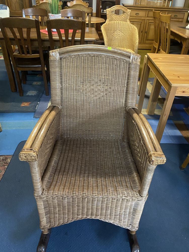 Rattanowy fotel bujany