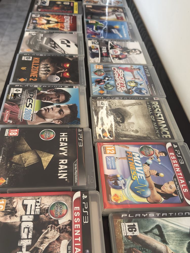 PlayStation 3 + 2 comandos + 15 jogos ( com leitor para reparacão)