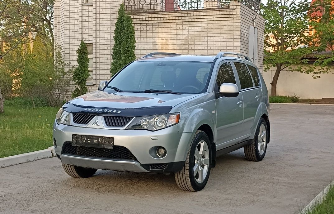 Mitsubishi Outlander XL