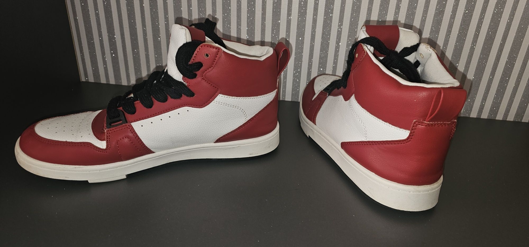 Męskie buty bialo czerwone