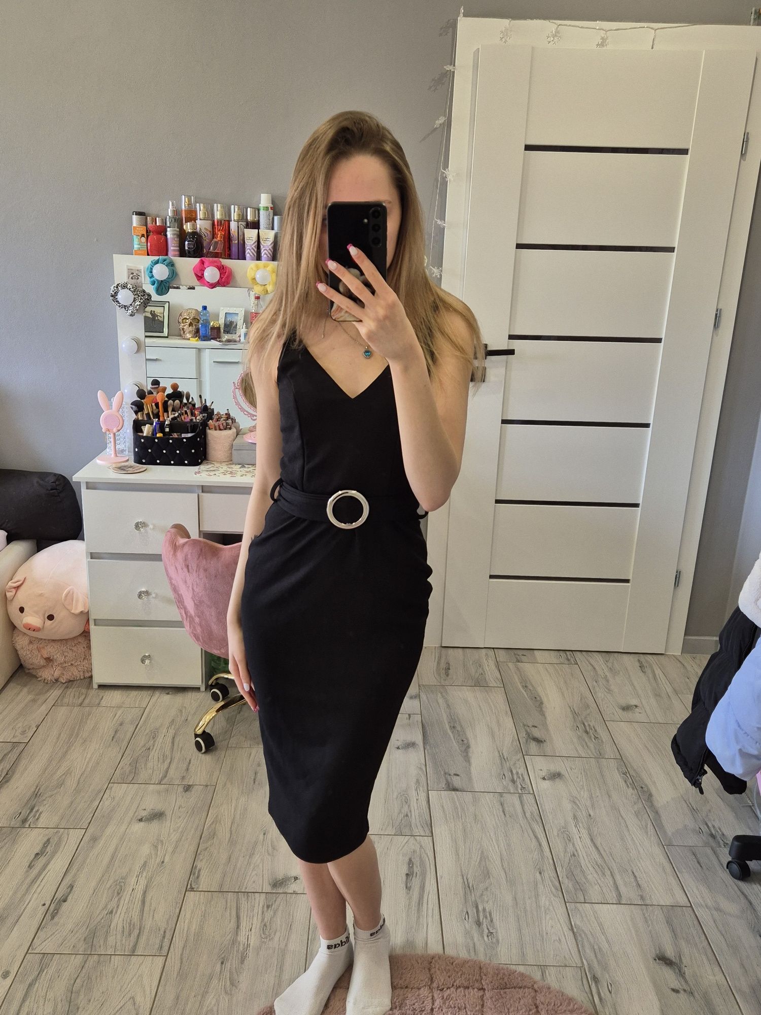 Dopasowana elegancka sukienka midi S/M